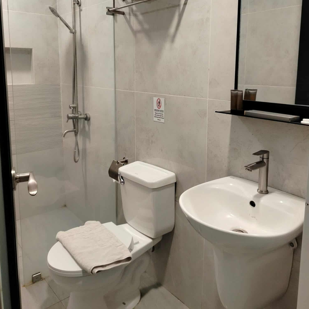 City Hotel Uno reception